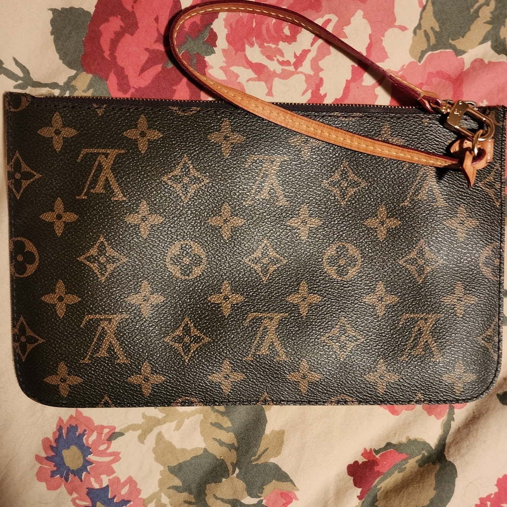 Louis Vuitton neverfull LV monogram pochette